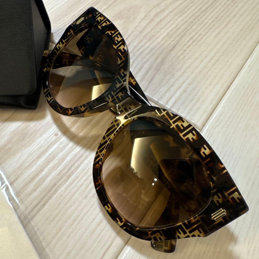 FENDI キャットアイ サングラス ブラウン　フェンディ　ズッカ