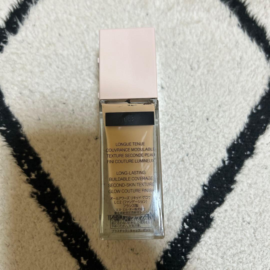 ysl オールアワーズリキッドグロウ　LC2