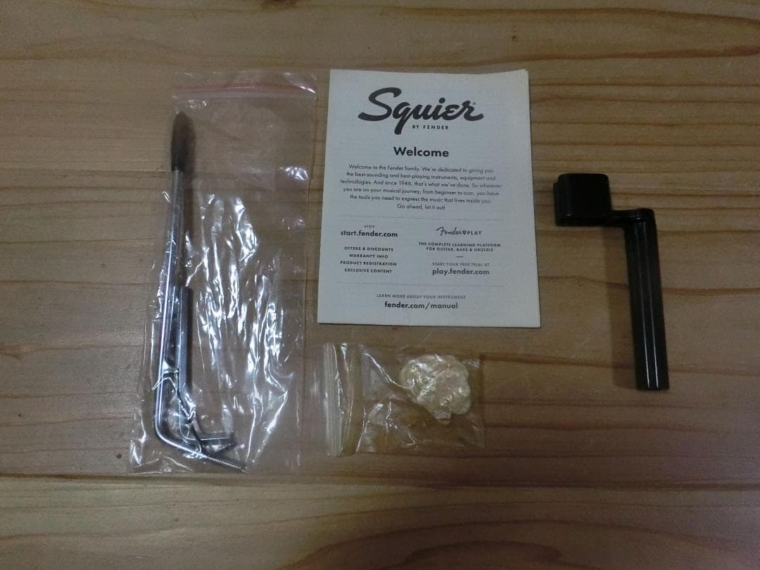 【ほぼ新品】Squier fender Stratocaster ギター（セット