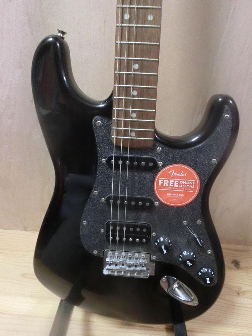 【ほぼ新品】Squier fender Stratocaster ギター（セット