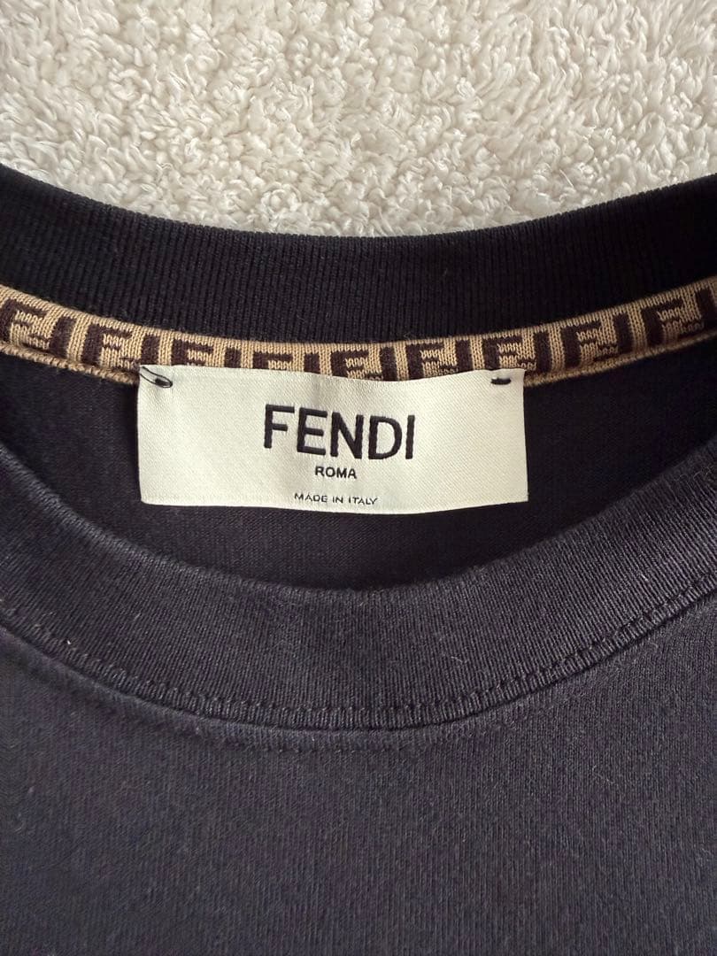 FENDI ブラック Tシャツ 半袖