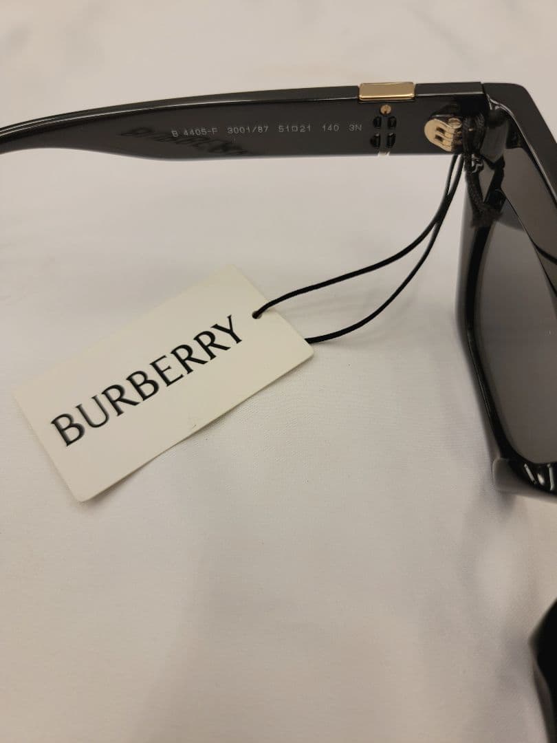 新品　BURBERRY ブラック キャットアイ サングラス