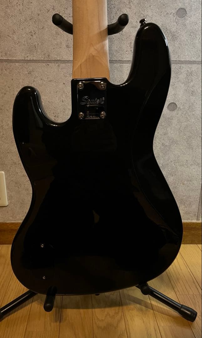 美品　5弦ベース　SQUIER JAZZ BASS アクティブ　ベーススタンド付