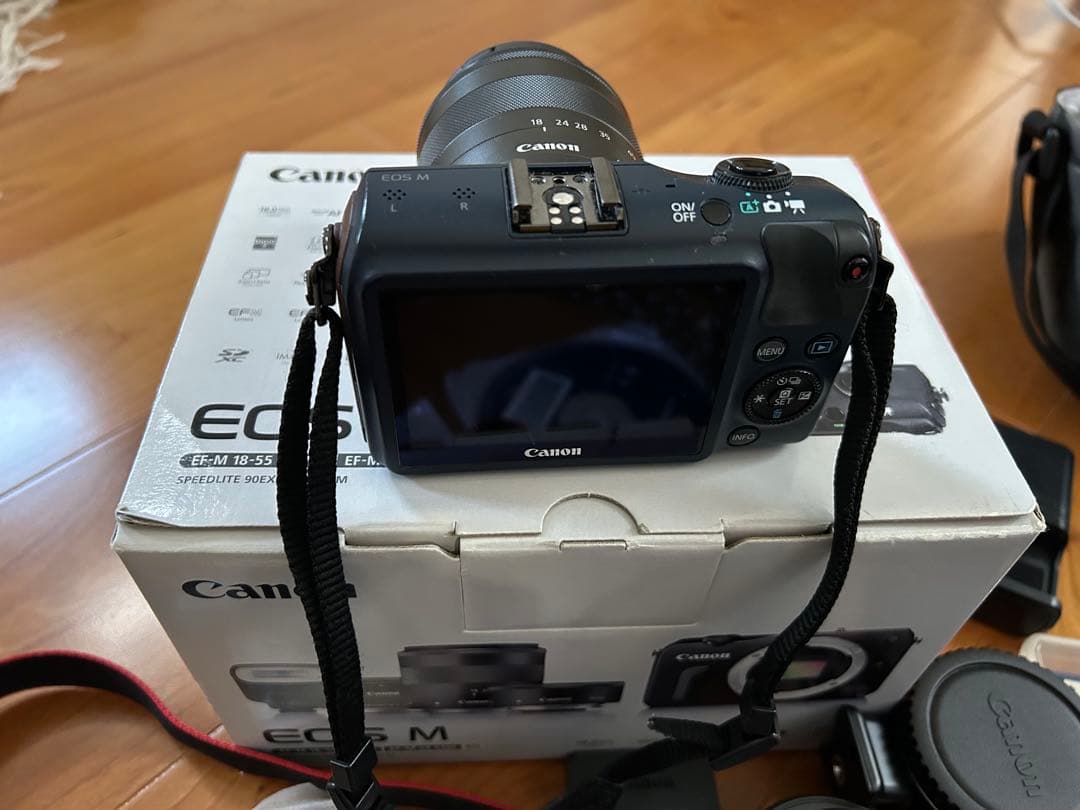 デジタルカメラ Canon EOS M