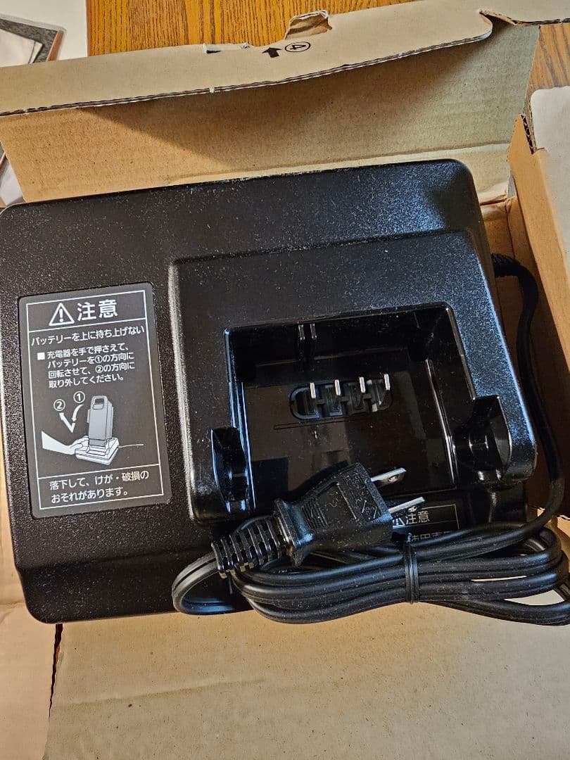 ゆー　Panasonic NKJ069Z 充電器 未使用