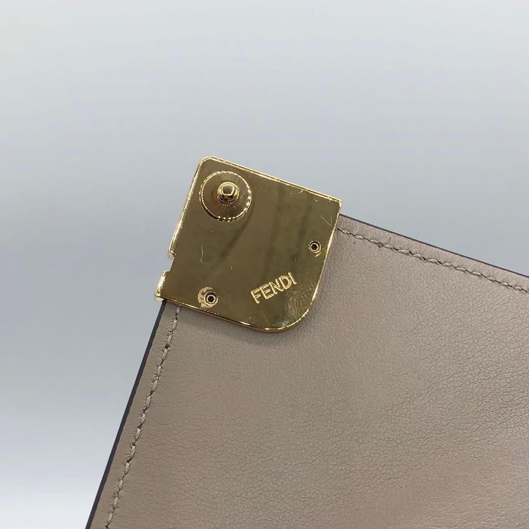 美品 現行 フェンディ FFダイヤモンド 三つ折り財布 バイカラー レザー