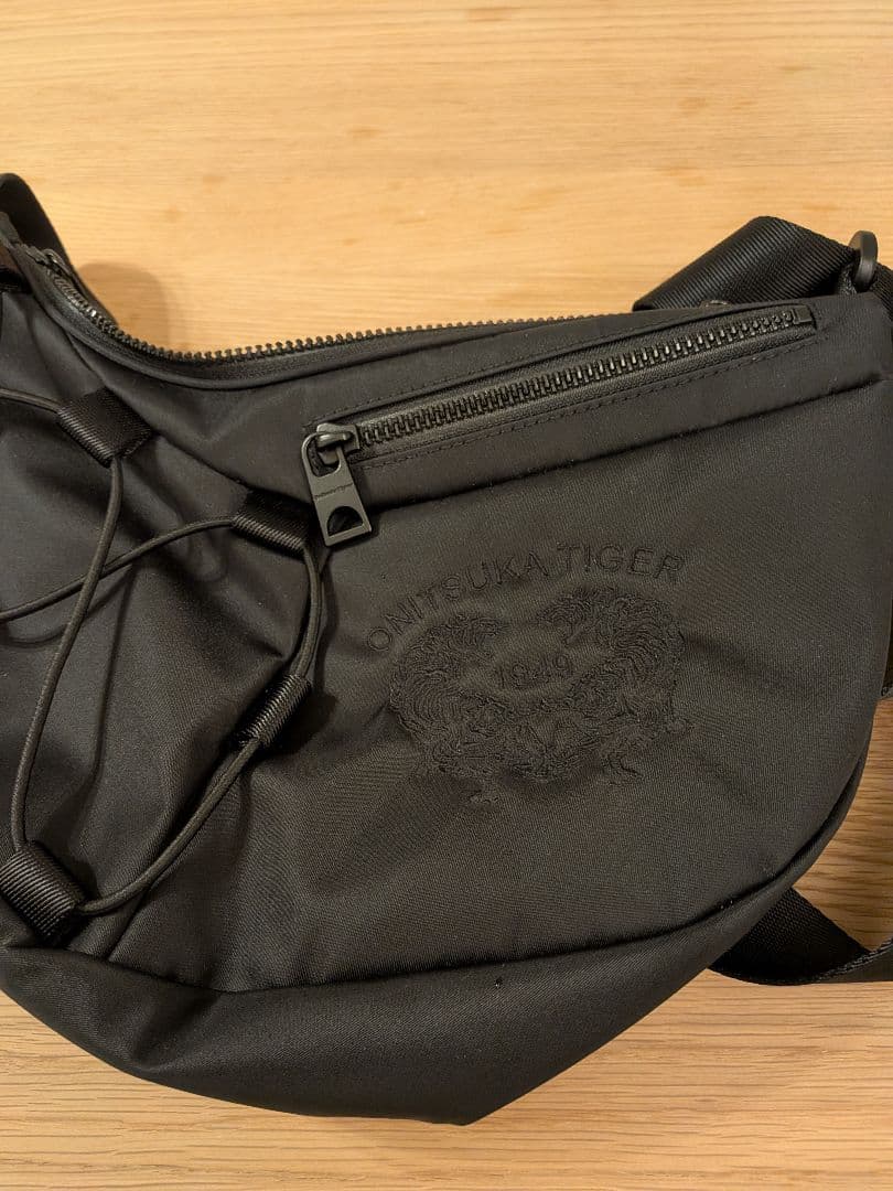 Onitsuka Tiger SMALL MESSENGER BAG　ブラック