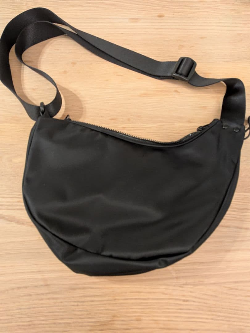 Onitsuka Tiger SMALL MESSENGER BAG　ブラック