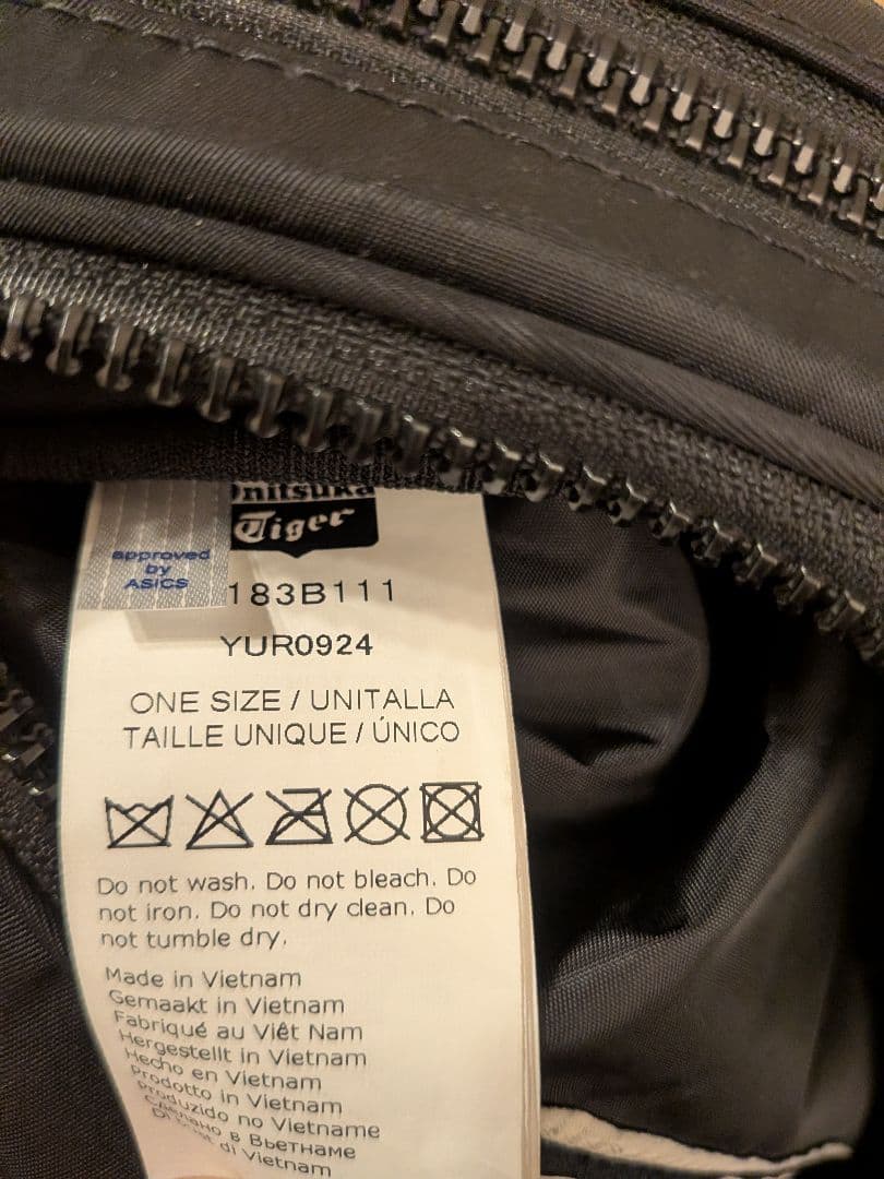 Onitsuka Tiger SMALL MESSENGER BAG　ブラック