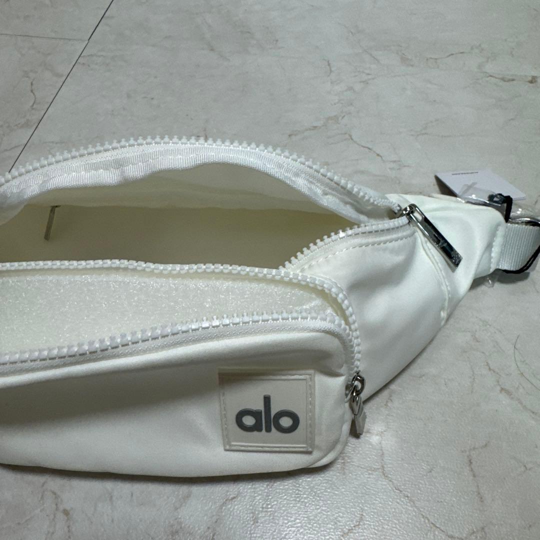 alo アロ　ボディバッグ　ホワイト　白　alo yoga ウエストバッグ