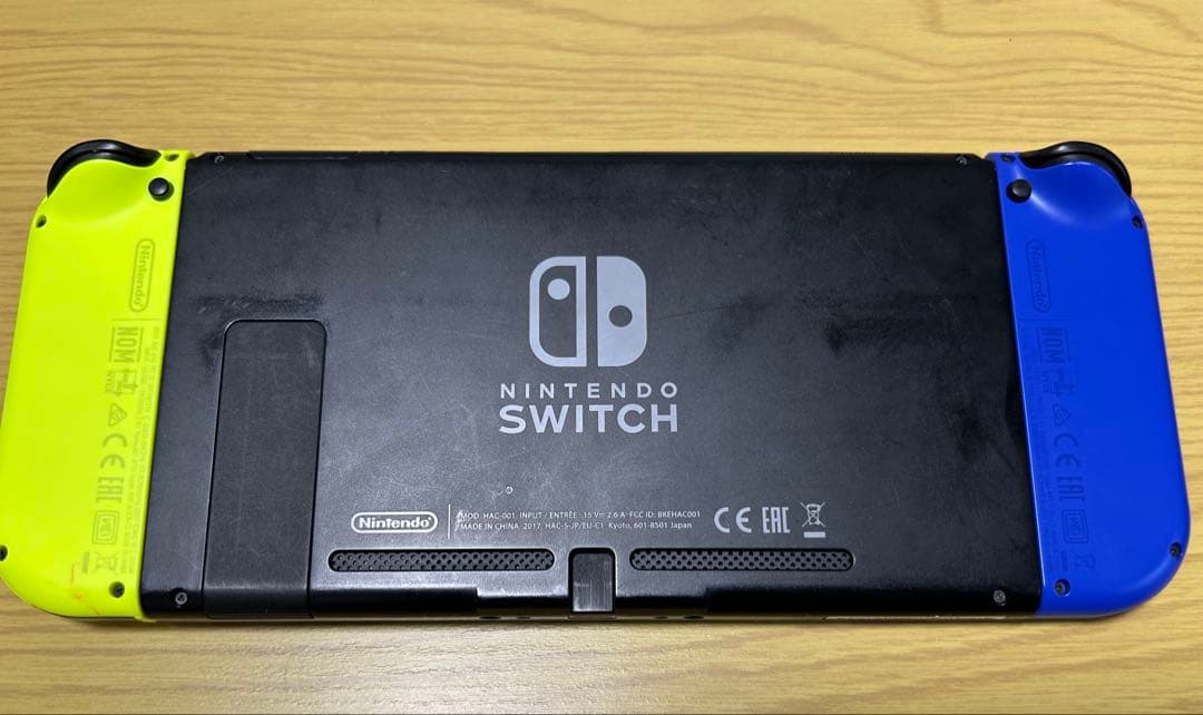 Nintendo Switch本体 + 収納ケース