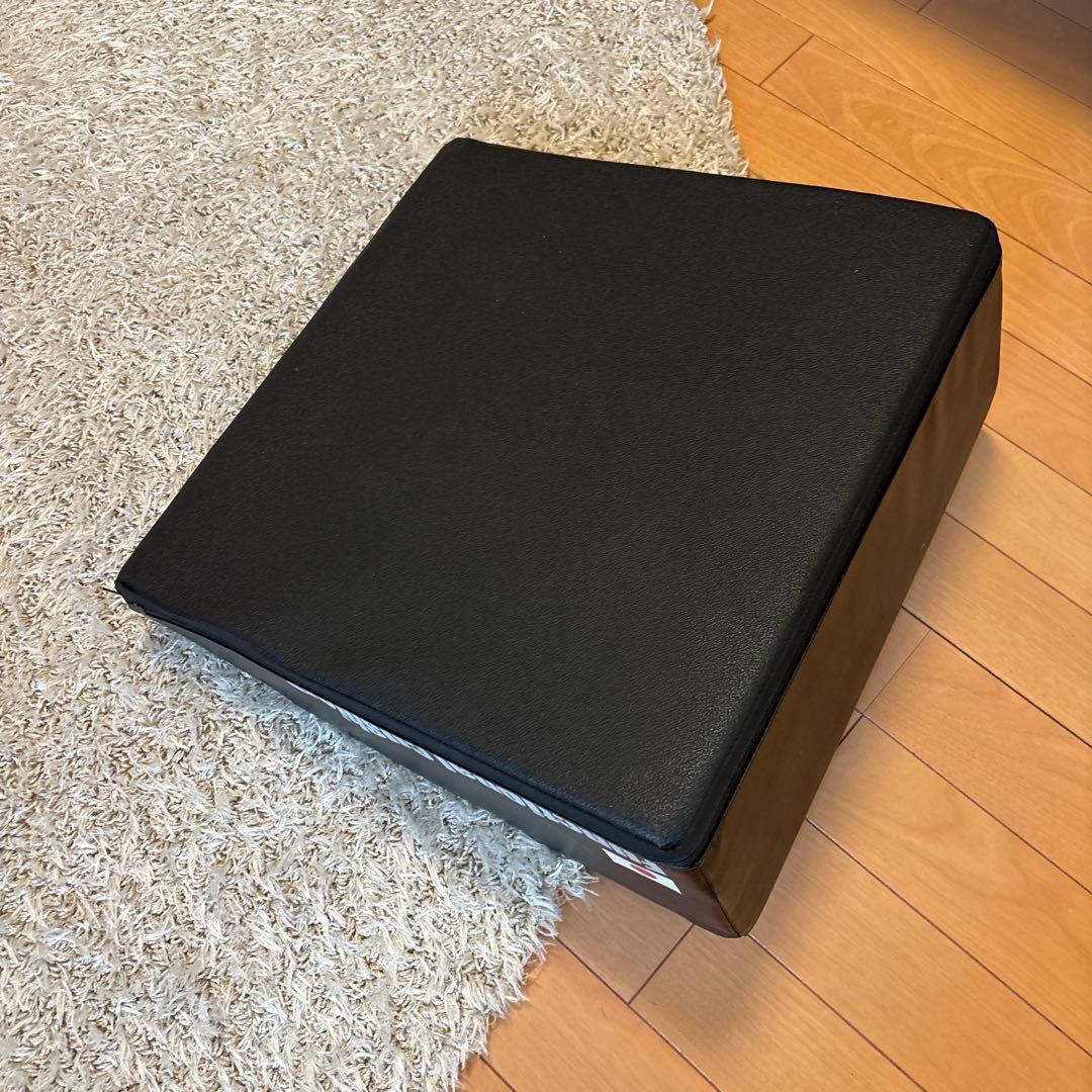 美品 KOBA トレファンクショナルクッション 定価12777円