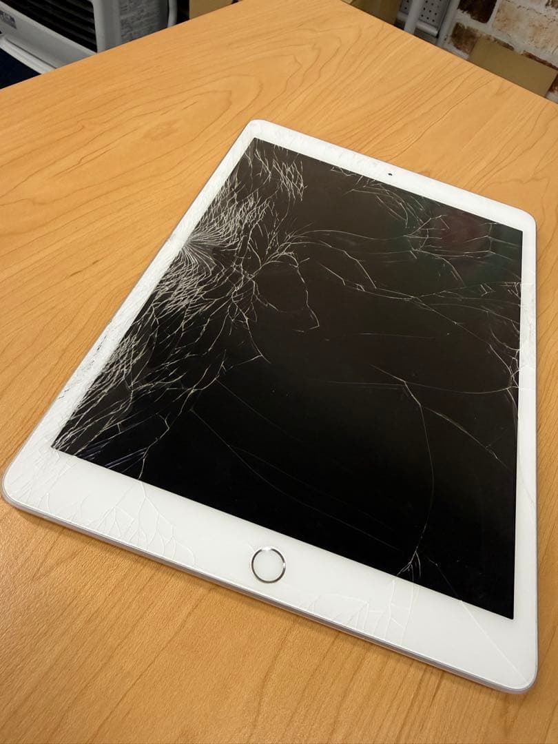 M*ん様 Apple iPad 本体 ひび割れあり 第７世代 ジャンク