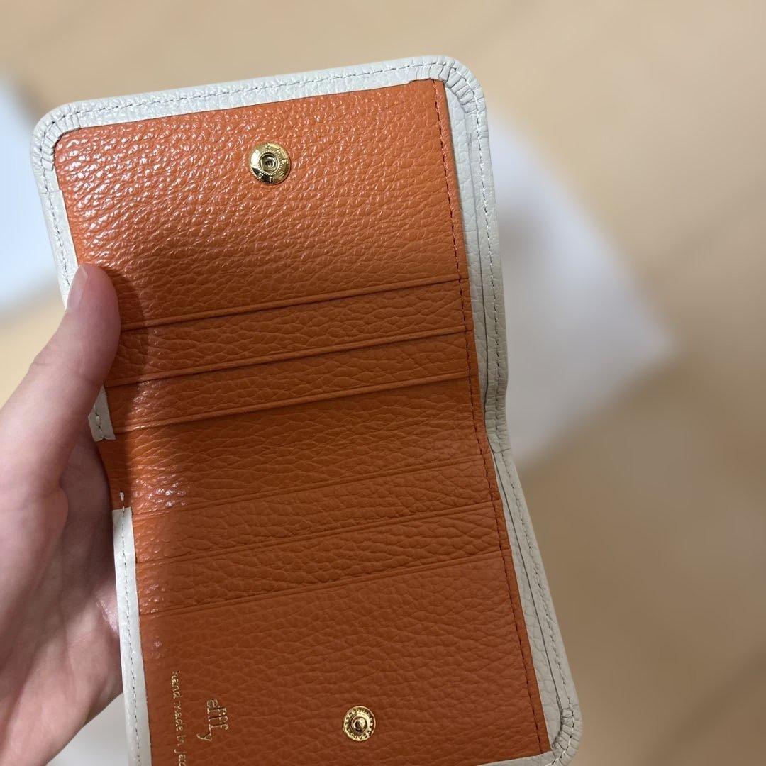 Efffyクリーム色 レザー 二つ折り財布