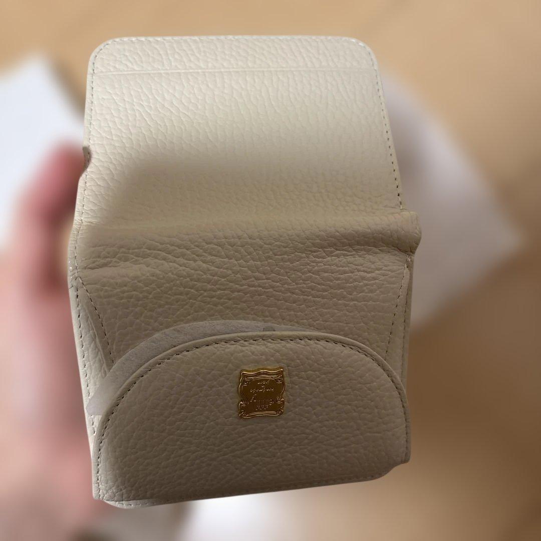 Efffyクリーム色 レザー 二つ折り財布