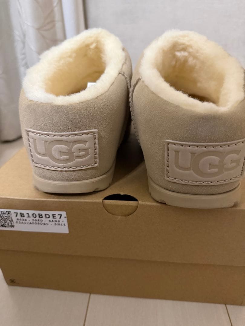UGG Pumped Slide Mustard Seed サイズ25㎝