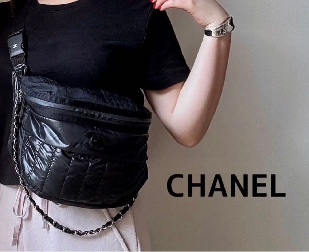 【超希少入手困難】CHANELナイロンボディバッグ　サコッシュ