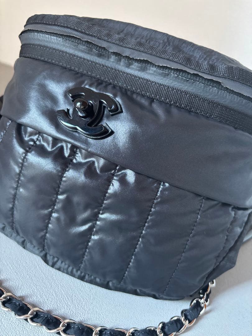 【超希少入手困難】CHANELナイロンボディバッグ　サコッシュ