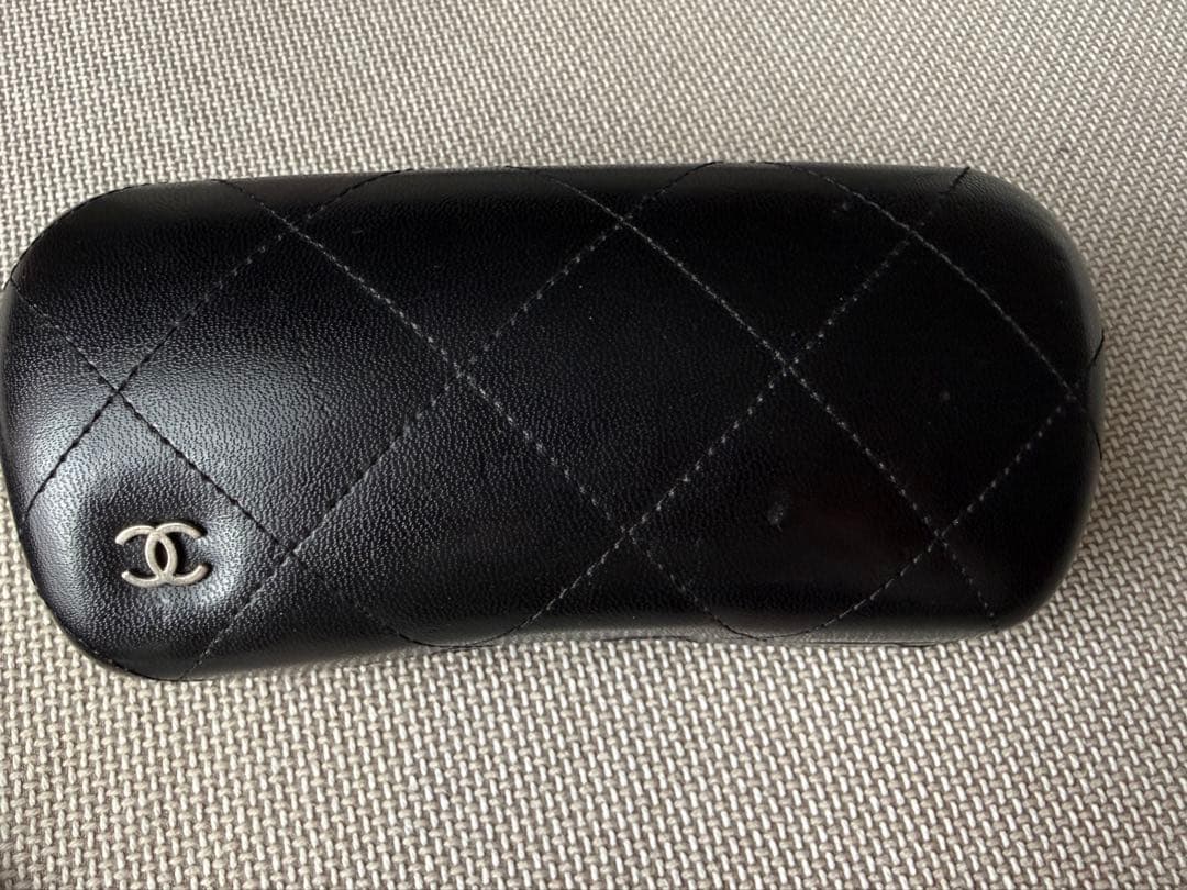Chanel サングラス　ケースつき