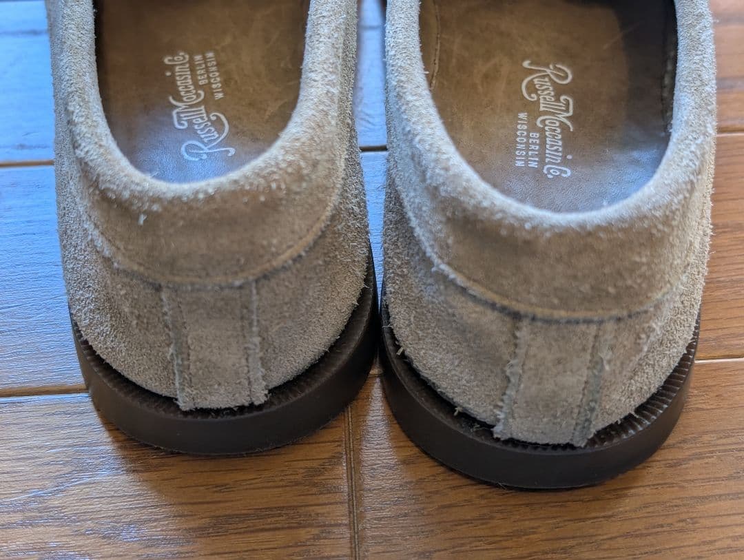 「ラッセルモカシン」ベージュ スエード US６