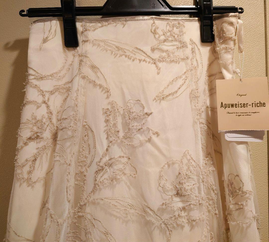 新品タグ付✨Apuwelse-riche ブークレフラワーマチフレアスカート S