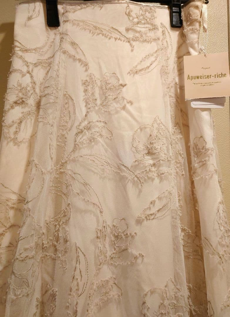 新品タグ付✨Apuwelse-riche ブークレフラワーマチフレアスカート S
