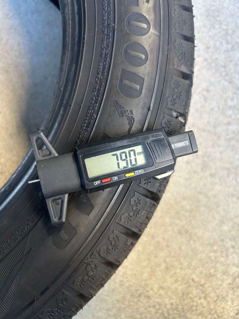 175/65R15 スタッドレス4本セット　①