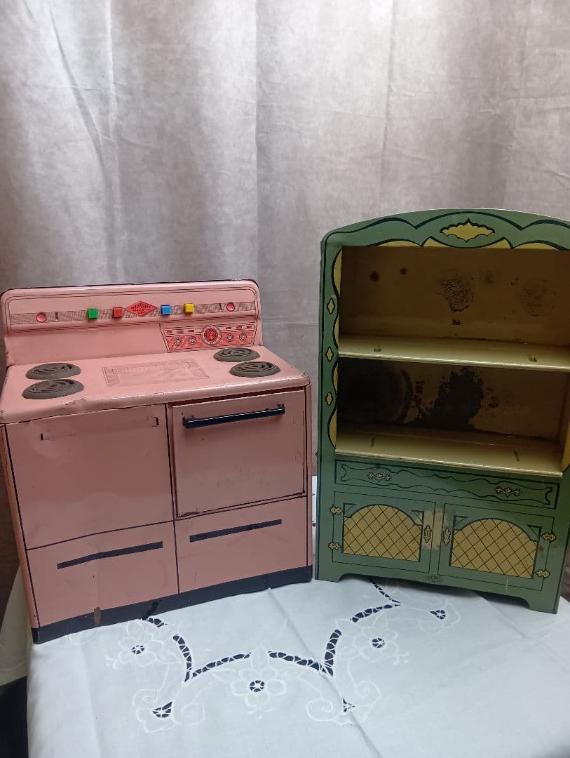 かこちゃん　♥アメリカ製ヴィンテージ　雰囲気のあるブリキ製キャビネット♥