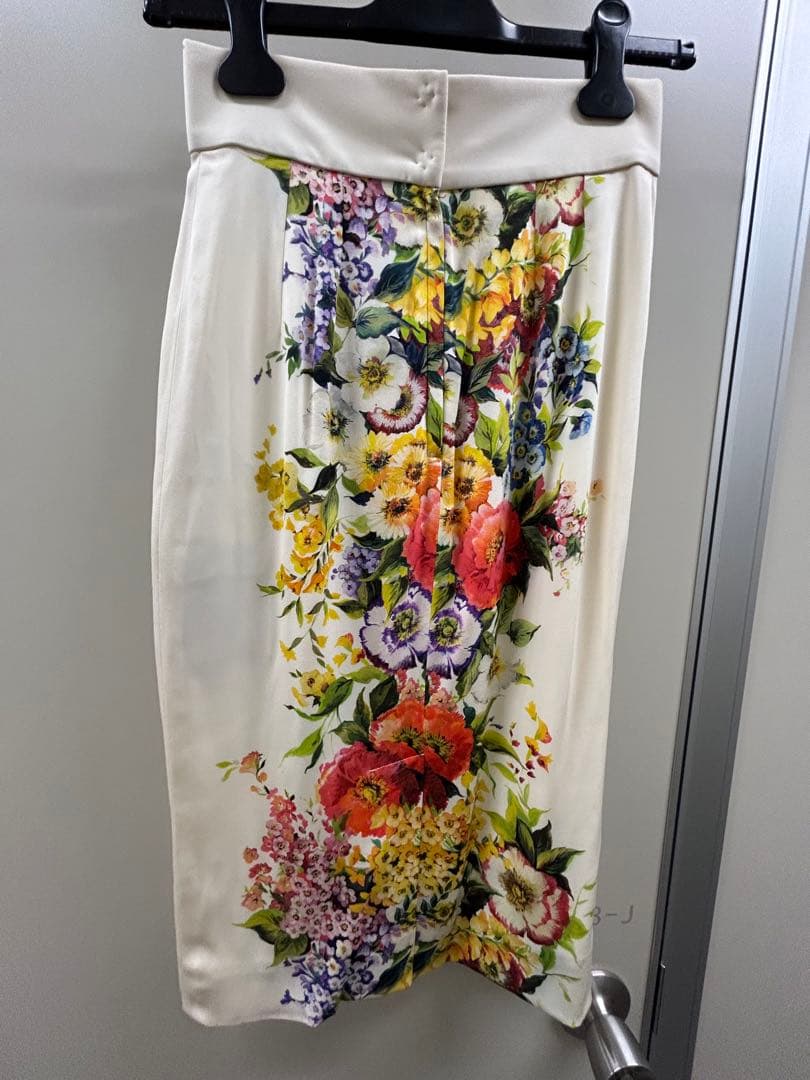 新品　ドルチェ＆ガッバーナ　Dolce & Gabbana スカート　38 花