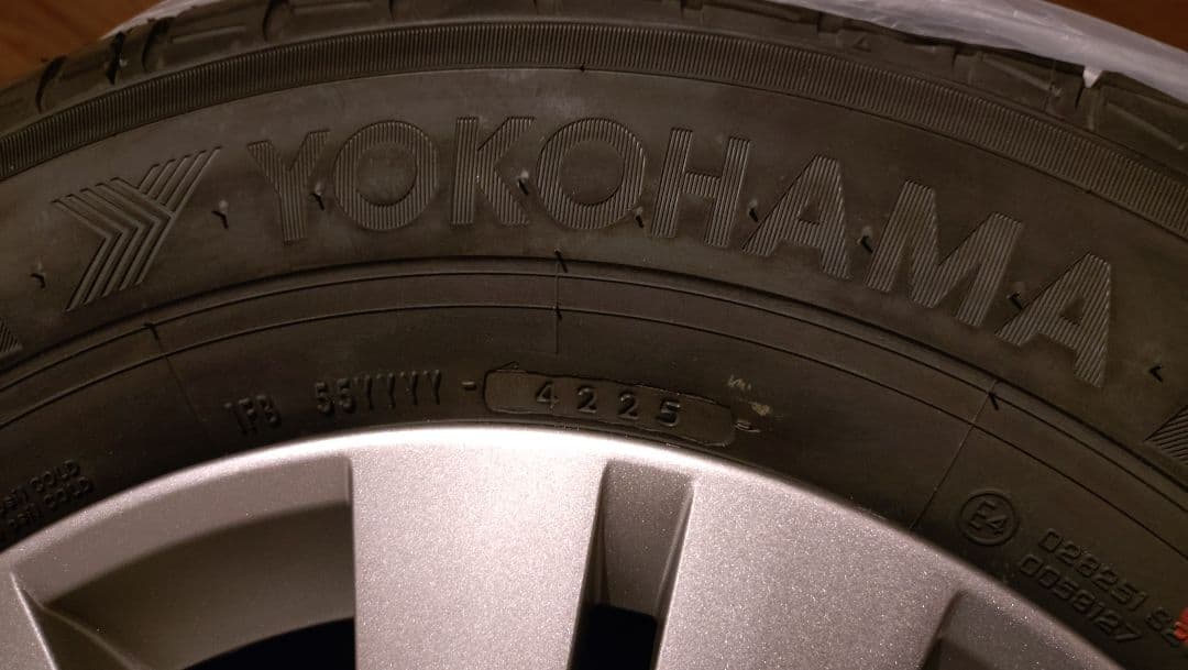 キャラバン 純正 タイヤ ホイール セット 4本