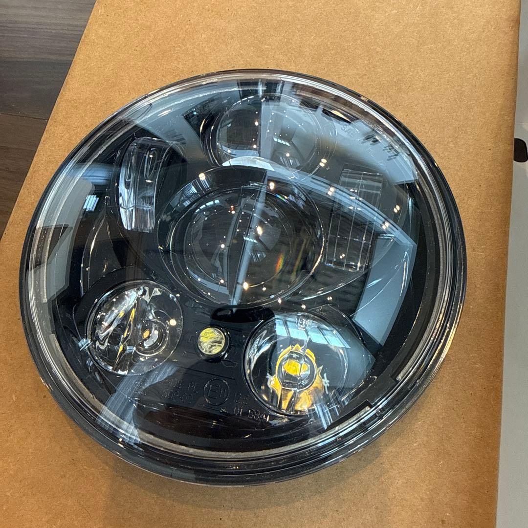 Daymaker LEDヘッドランプ 5 3/4インチ ブラック