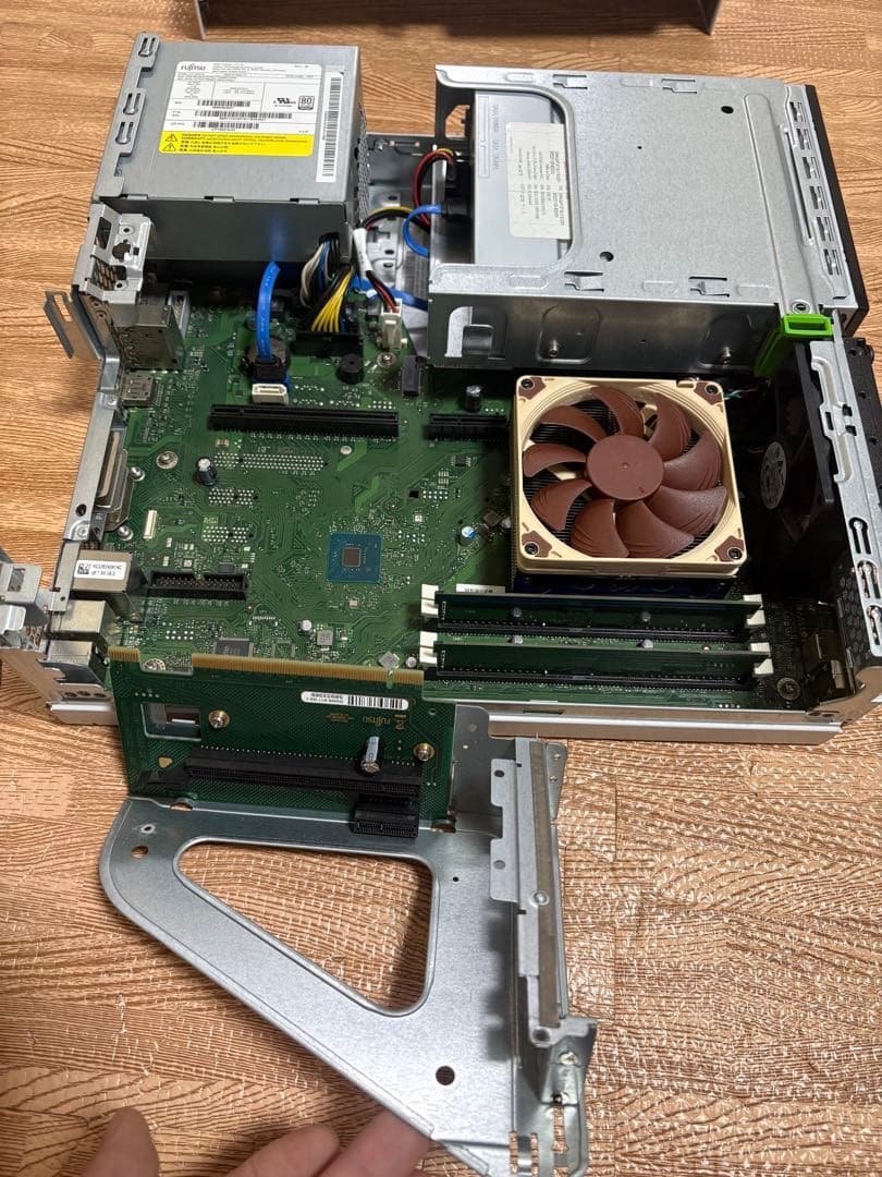 富士通 ESPRIMO D588/VX デスクトップPC/i3-8100