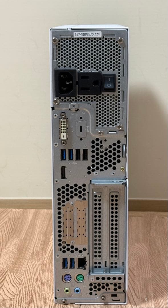 富士通 ESPRIMO D588/VX デスクトップPC/i3-8100