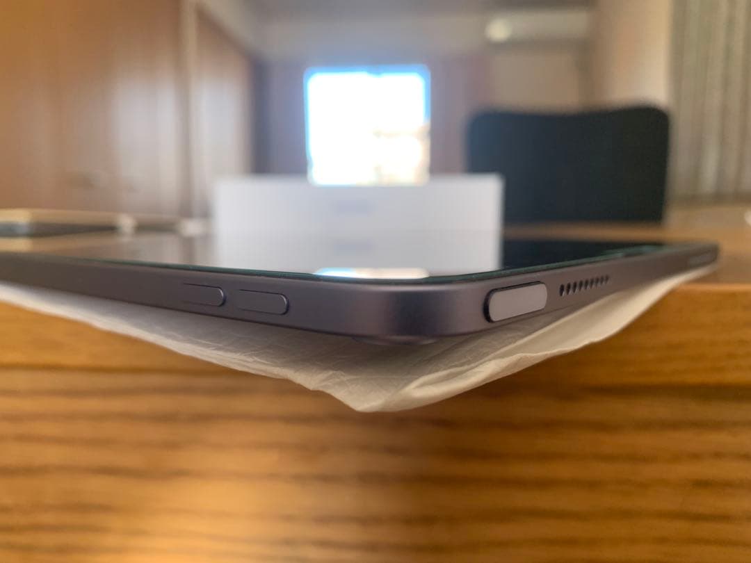 「Koniwo」iPad Air 第5世代 Wi-Fi 64GB 美品