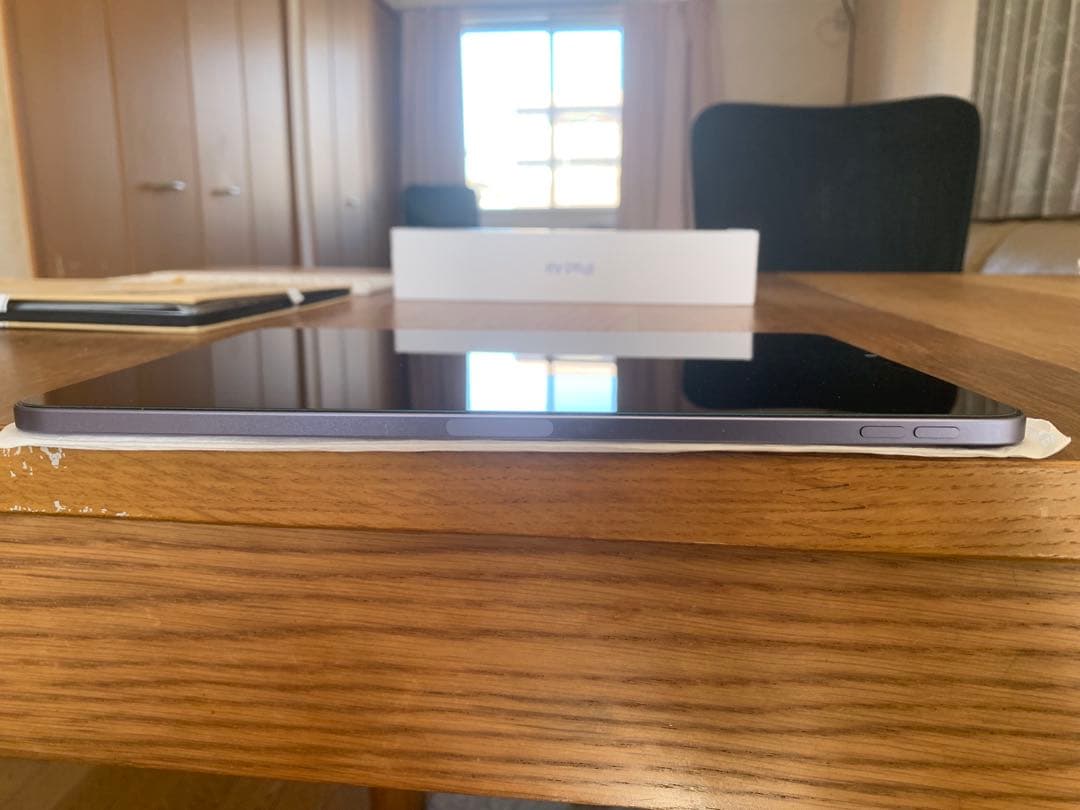 「Koniwo」iPad Air 第5世代 Wi-Fi 64GB 美品