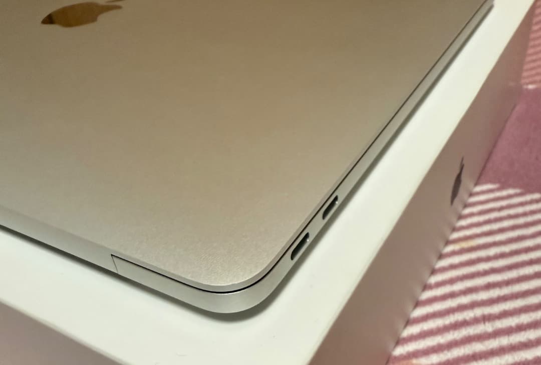 美品 - Macbook Pro 4K - Office 2024 付き