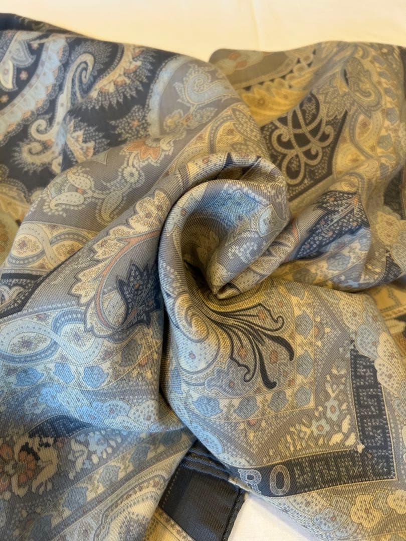 ETRO ペイズリー柄 グレー系 130cm角 大判