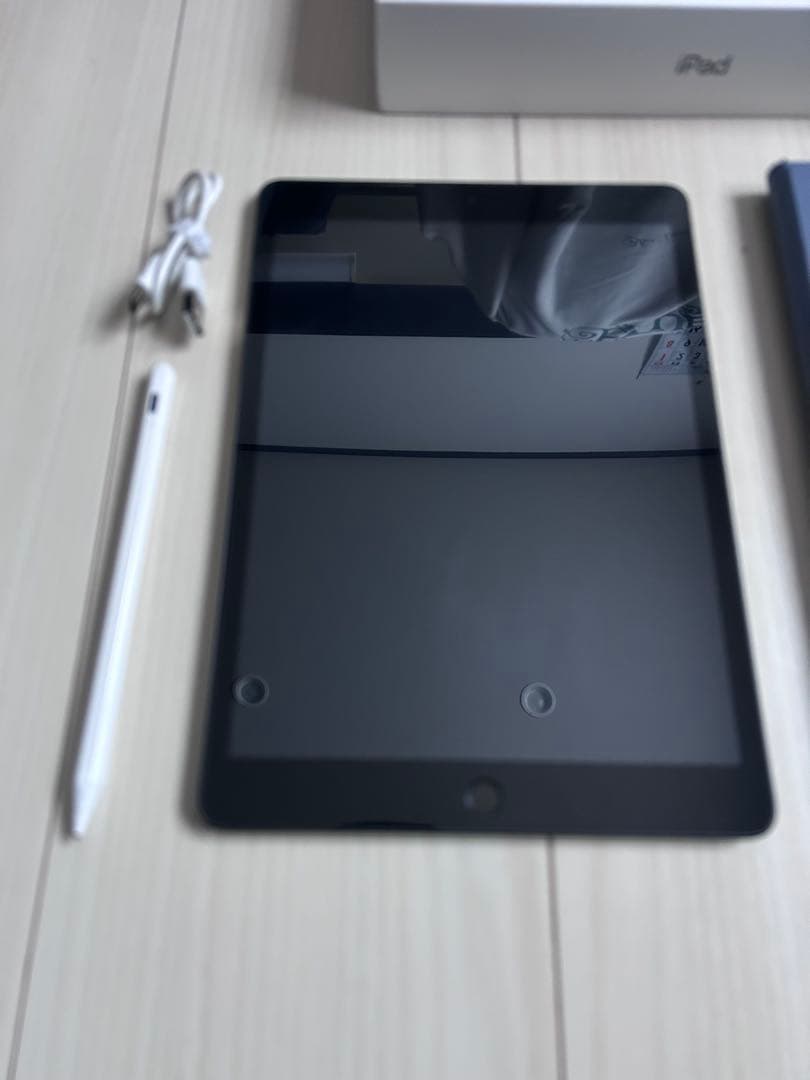 iPad (第7世代) 128GB カバー　タッチペン　キーボード付き