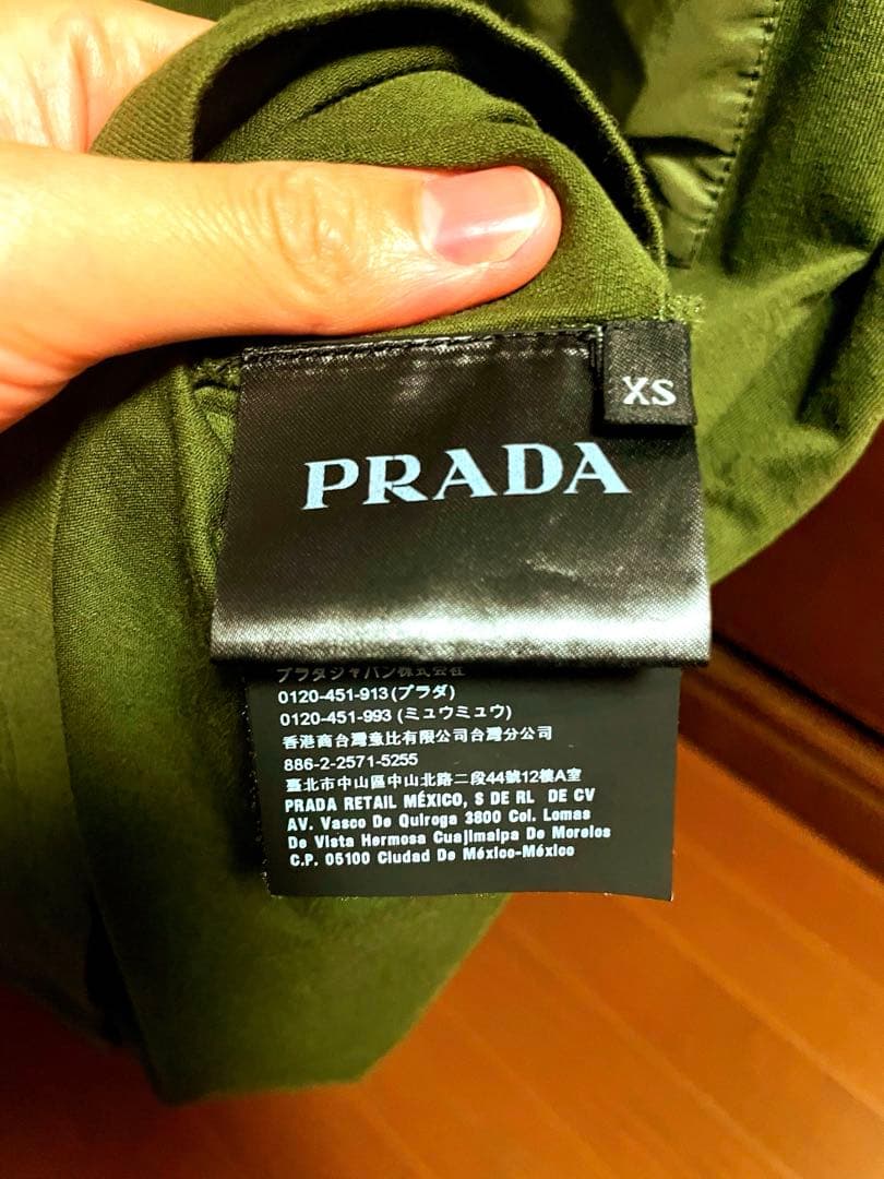PRADA オリーブグリーン カーキ Tシャツ