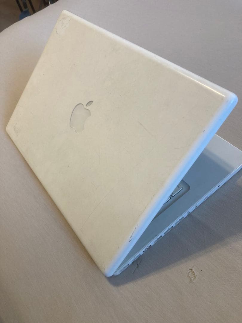 ジャンク品　ハードディスクなしMacBook A1181 ホワイト