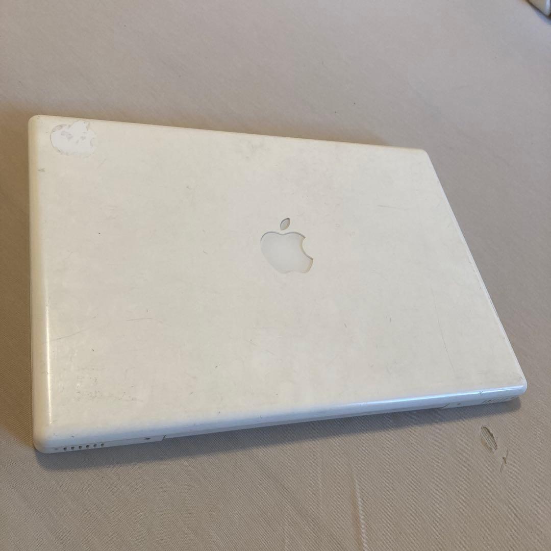 ジャンク品　ハードディスクなしMacBook A1181 ホワイト