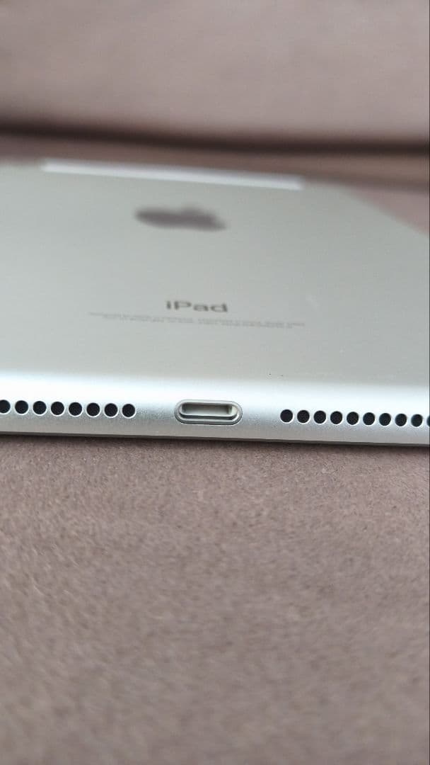 中古美品 iPad 第5世代 Wi-Fi+Cellularモデル 32GB