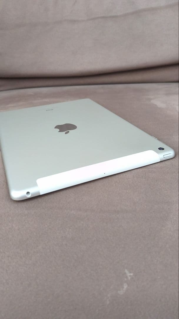 中古美品 iPad 第5世代 Wi-Fi+Cellularモデル 32GB