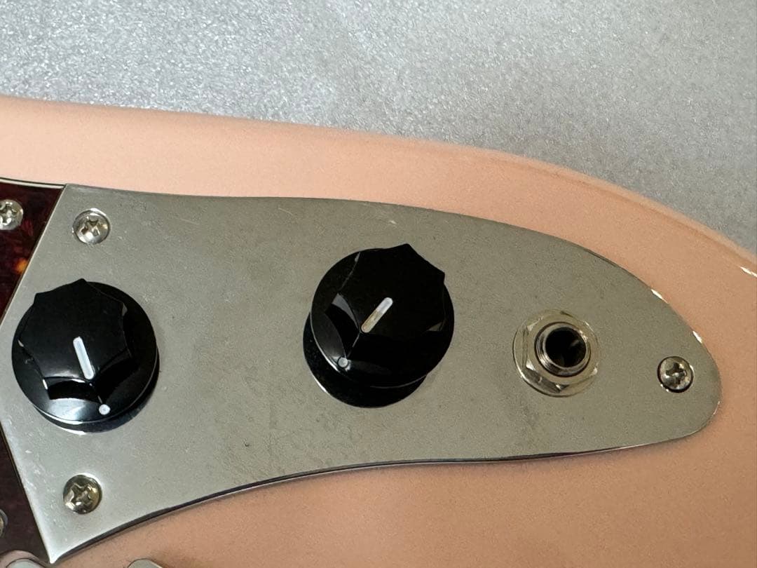 Squier by Fender Super-Sonic ピンク