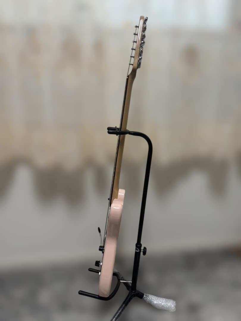 Squier by Fender Super-Sonic ピンク