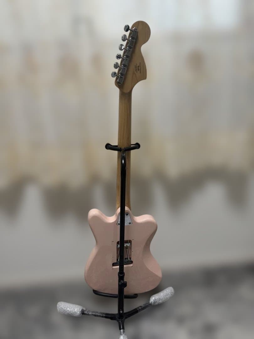 Squier by Fender Super-Sonic ピンク