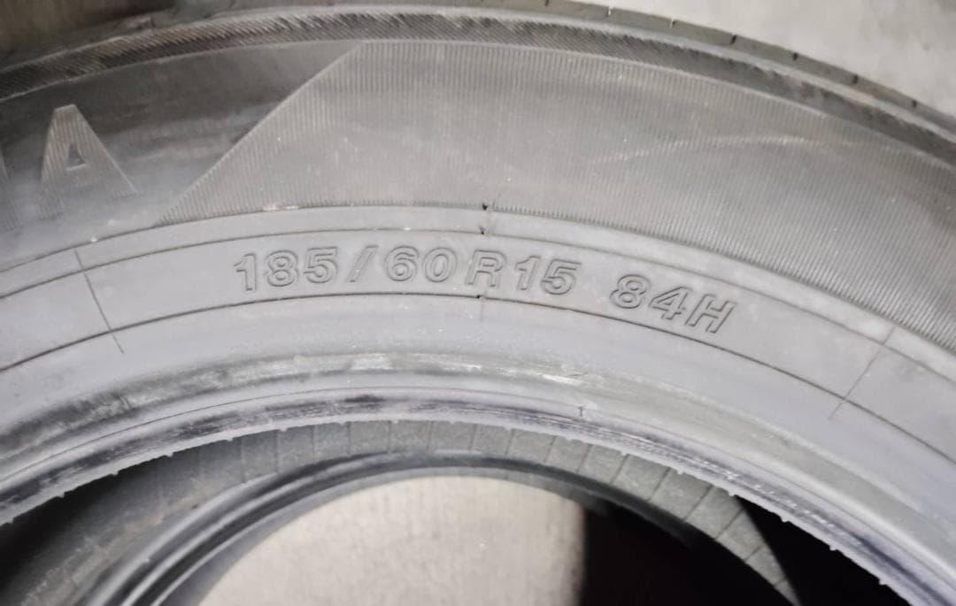 2024年製　ヨコハマタイヤ　アドバンデシベル 185/60R15 2本