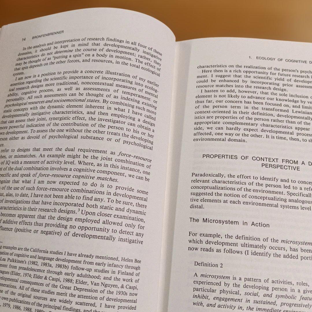 洋書 DEVELOPMENT in CONTEXT