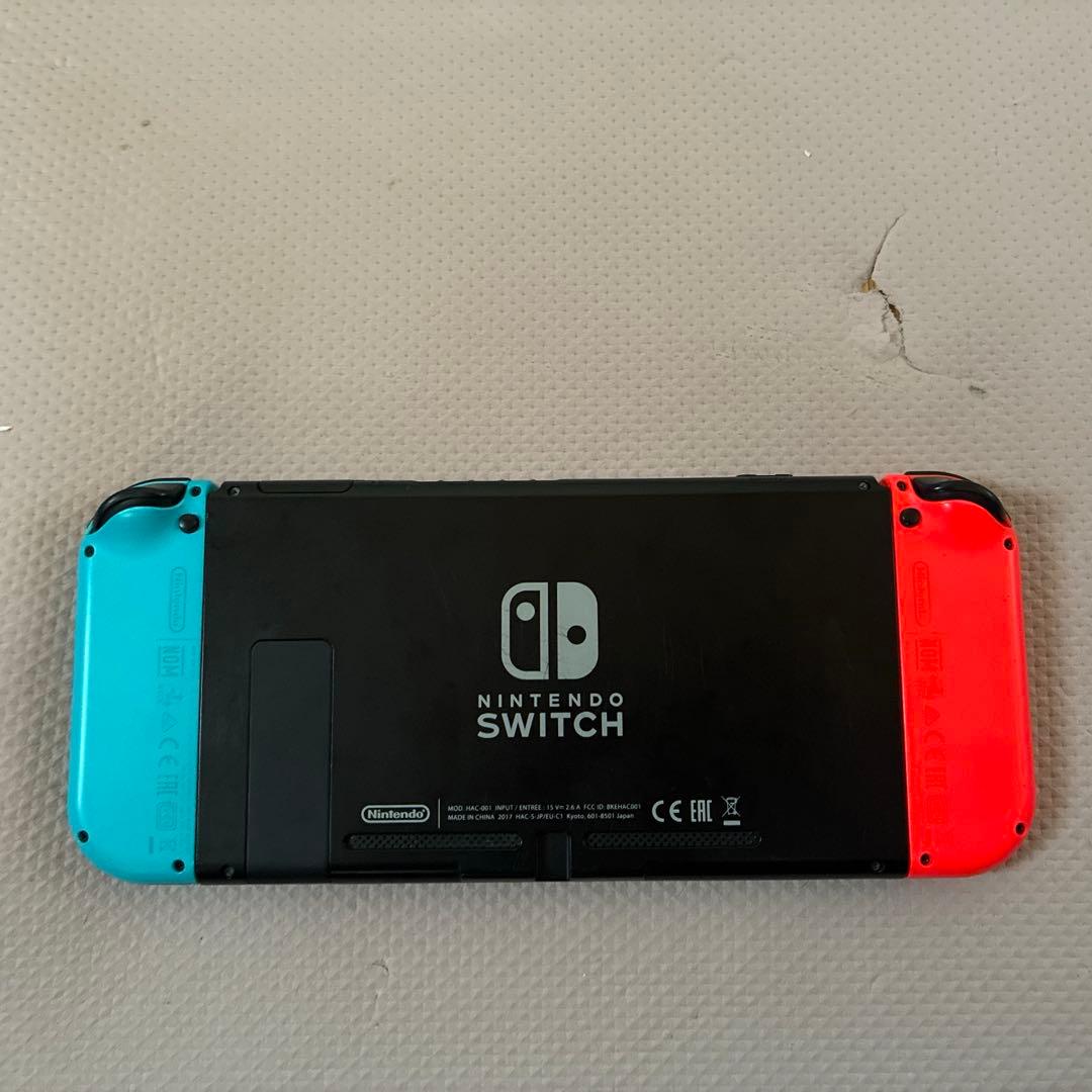 Nintendo Switch ネオンレッド/ブルー 本体　カセット２つ付き