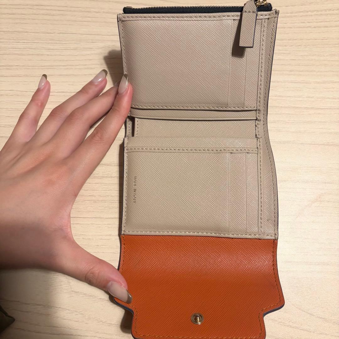 ぷ*ん様 【美品】MARNI オレンジ、ホワイト、サフィアーノレザー製ウォレット